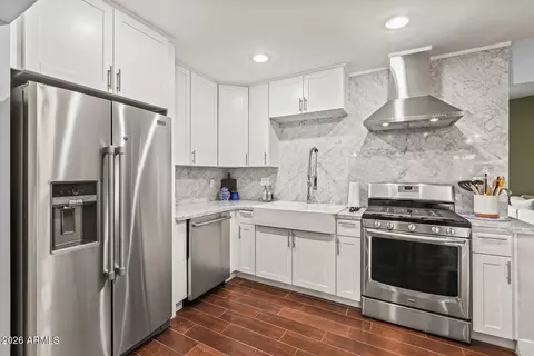 Kitchen - 4414 E Montecito Ave, Phoenix, AZ 85018 photo 1 of 2