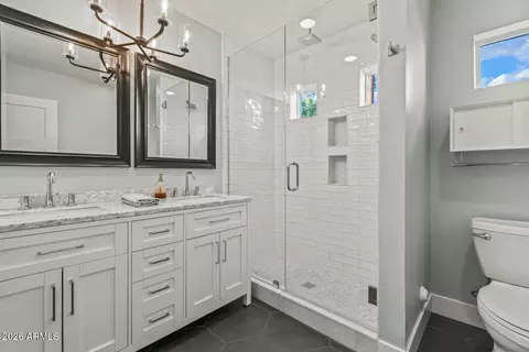 Bath - 4414 E Montecito Ave, Phoenix, AZ 85018 photo 1 of 3