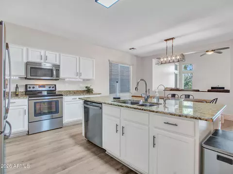 Kitchen - 3700 E Vallejo Dr, Gilbert, AZ 85298 photo 4 of 7