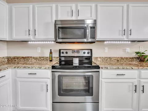 Kitchen - 3700 E Vallejo Dr, Gilbert, AZ 85298 photo 6 of 7