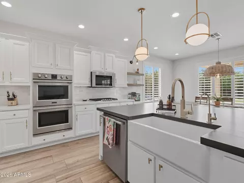 Kitchen - 7108 S Twilight Ct, Gilbert, AZ 85298 photo 9 of 9