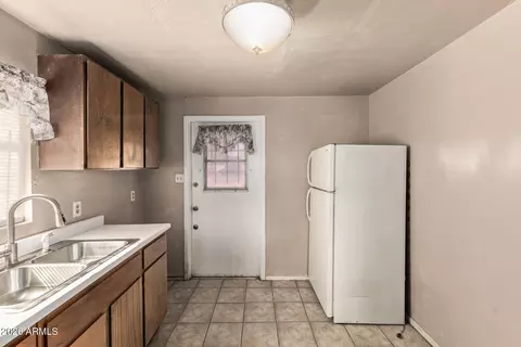 Kitchen - 2018 S 3rd Dr, Phoenix, AZ 85003 photo 1 of 2