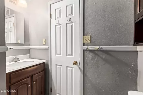 Bath - 2018 S 3rd Dr, Phoenix, AZ 85003 photo 2 of 2