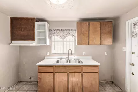 Kitchen - 2018 S 3rd Dr, Phoenix, AZ 85003 photo 2 of 2
