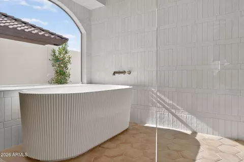 Bath - 1635 E Silverwood Dr, Phoenix, AZ 85048 photo 3 of 6