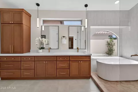 Bath - 1635 E Silverwood Dr, Phoenix, AZ 85048 photo 2 of 6