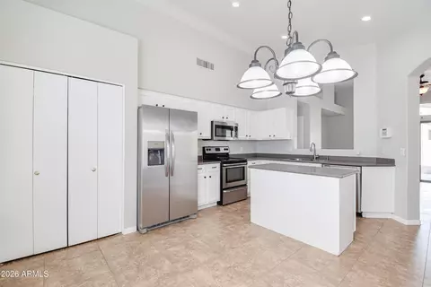 Kitchen - 3126 E Desert Ln, Gilbert, AZ 85234 photo 4 of 6
