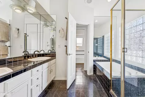 Bath - 1002 E Coral Gables Dr, Phoenix, AZ 85022 photo 1 of 2