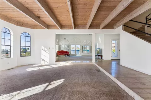 Living - 1002 E Coral Gables Dr, Phoenix, AZ 85022 photo 2 of 5