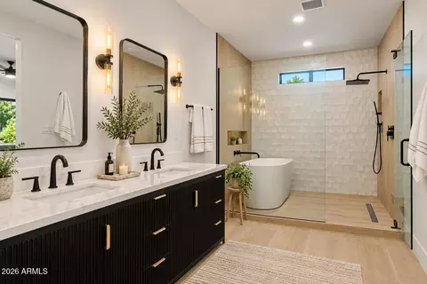 Bath - 4224 N 35th Pl, Phoenix, AZ 85018 photo 1 of 2