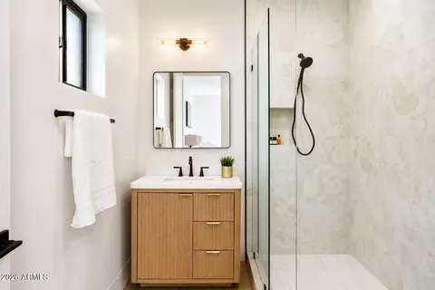 Bath - 4224 N 35th Pl, Phoenix, AZ 85018 photo 3 of 3