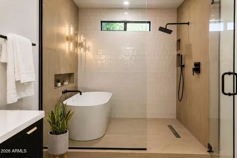 Bath - 4224 N 35th Pl, Phoenix, AZ 85018 photo 2 of 2