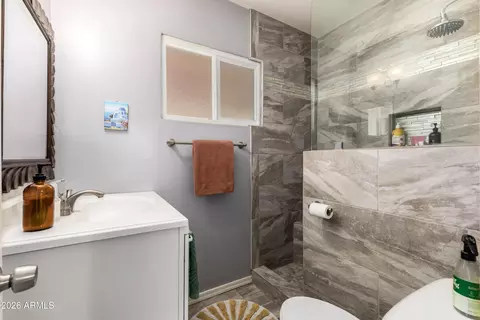 Bath - 2429 E Indianola Ave, Phoenix, AZ 85016 photo 1 of 2