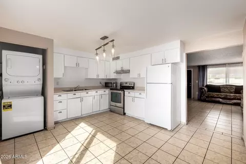 Kitchen - 7265 W Camelback Rd, Phoenix, AZ 85033 photo 1 of 2