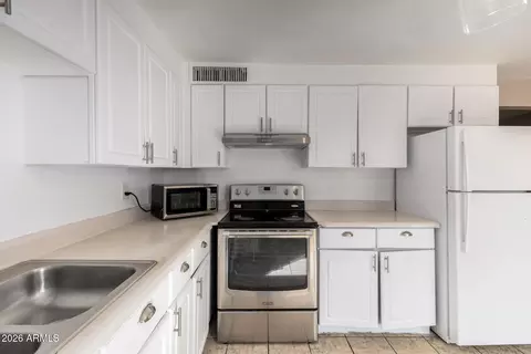 Kitchen - 7265 W Camelback Rd, Phoenix, AZ 85033 photo 2 of 2