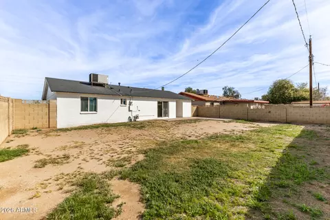 Exterior - 7265 W Camelback Rd, Phoenix, AZ 85033 photo 10 of 10