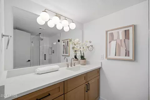 Bath - 8330 N 21st Dr #J203, Phoenix, AZ 85021 photo 4 of 5