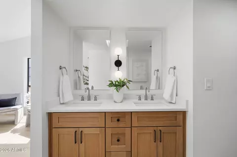 Bath - 8330 N 21st Dr #J203, Phoenix, AZ 85021 photo 2 of 5