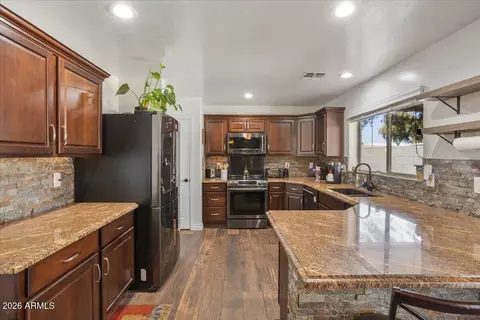 Kitchen - 2005 S 81st Dr, Phoenix, AZ 85043 photo 1 of 6