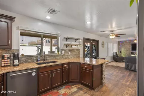 Kitchen - 2005 S 81st Dr, Phoenix, AZ 85043 photo 5 of 6