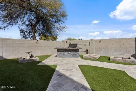 Exterior - 2005 S 81st Dr, Phoenix, AZ 85043 photo 4 of 12