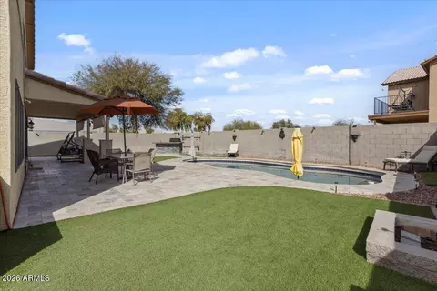 Exterior - 2005 S 81st Dr, Phoenix, AZ 85043 photo 6 of 12