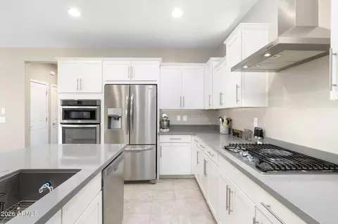 Kitchen - 4041 E Amber Ln, Gilbert, AZ 85296 photo 2 of 6