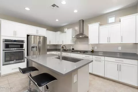 Kitchen - 4041 E Amber Ln, Gilbert, AZ 85296 photo 4 of 6