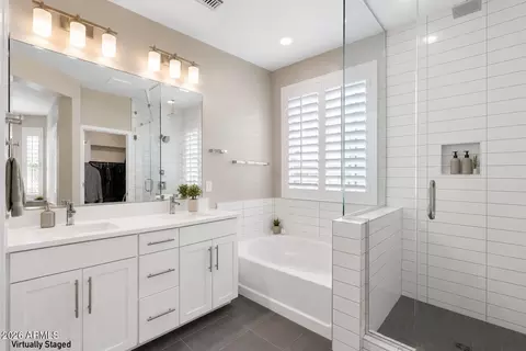 Bath - 4041 E Amber Ln, Gilbert, AZ 85296 photo 3 of 3