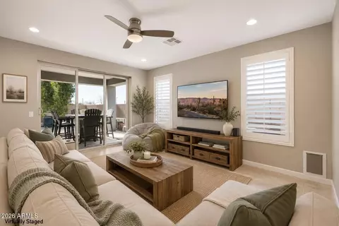 Living - 4041 E Amber Ln, Gilbert, AZ 85296 photo 2 of 3