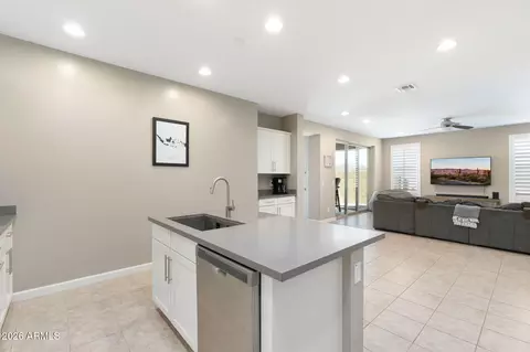 Kitchen - 4041 E Amber Ln, Gilbert, AZ 85296 photo 3 of 6