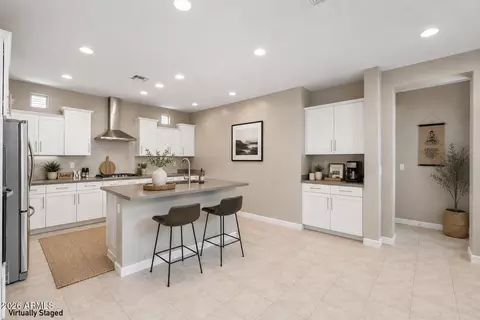 Kitchen - 4041 E Amber Ln, Gilbert, AZ 85296 photo 5 of 6