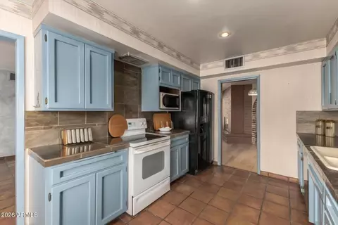 Kitchen - 8115 N 11th Ave, Phoenix, AZ 85021 photo 2 of 3