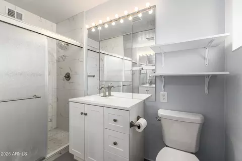 Bath - 8115 N 11th Ave, Phoenix, AZ 85021 photo 2 of 2