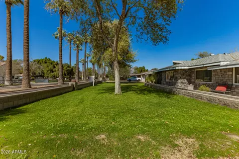 Exterior - 8115 N 11th Ave, Phoenix, AZ 85021 photo 6 of 8