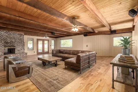 Living - 8115 N 11th Ave, Phoenix, AZ 85021 photo 5 of 8