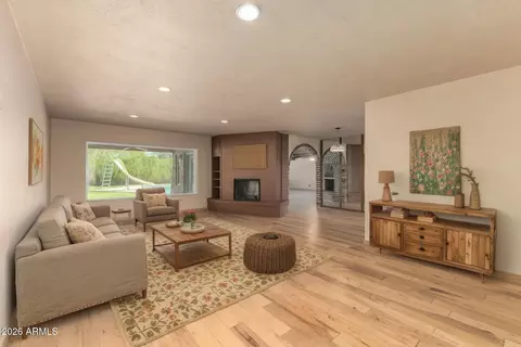 Living - 8115 N 11th Ave, Phoenix, AZ 85021 photo 6 of 8