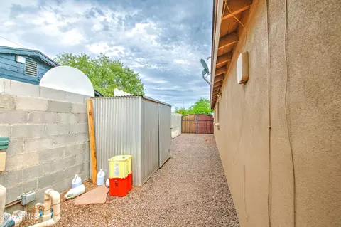 Exterior - 3840 N 48th Dr, Phoenix, AZ 85031 photo 4 of 8