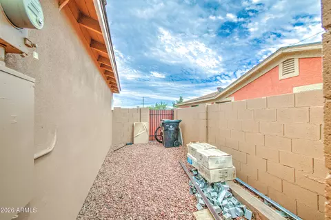 Exterior - 3840 N 48th Dr, Phoenix, AZ 85031 photo 6 of 8