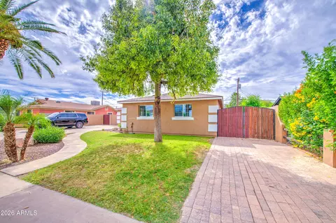 Exterior - 3840 N 48th Dr, Phoenix, AZ 85031 photo 3 of 8