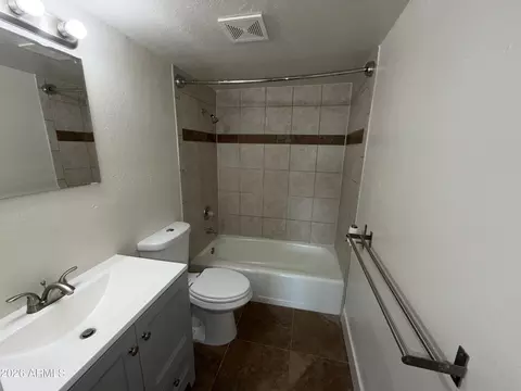 Bath - 17 E Ruth Ave #305, Phoenix, AZ 85020 photo 2 of 2
