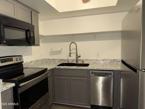 Kitchen - 17 E Ruth Ave #305, Phoenix, AZ 85020 photo 1 of 2