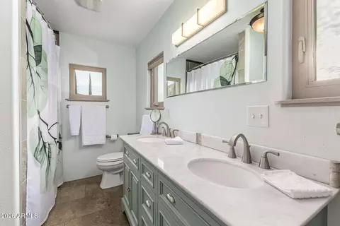 Bath - 140 N Kellner Ave, Superior, AZ 85173 photo 1 of 4