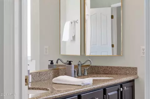 Bath - 2639 E Verbena Dr, Phoenix, AZ 85048 photo 3 of 8
