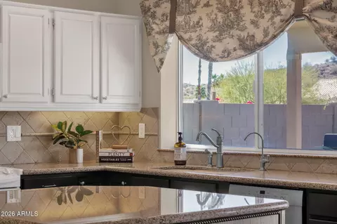 Kitchen - 2639 E Verbena Dr, Phoenix, AZ 85048 photo 3 of 7