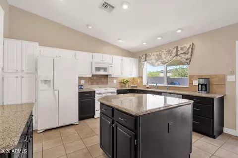 Kitchen - 2639 E Verbena Dr, Phoenix, AZ 85048 photo 2 of 7