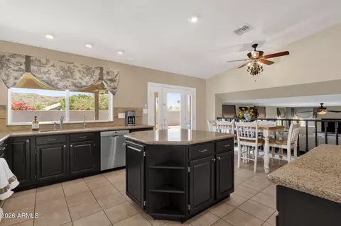 Kitchen - 2639 E Verbena Dr, Phoenix, AZ 85048 photo 6 of 7