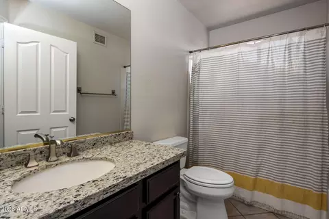 Bath - 4621 E Swilling Rd, Phoenix, AZ 85050 photo 2 of 4