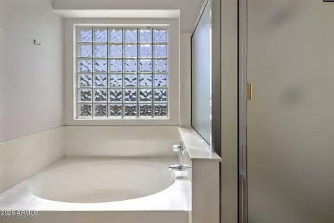 Bath - 4621 E Swilling Rd, Phoenix, AZ 85050 photo 4 of 4
