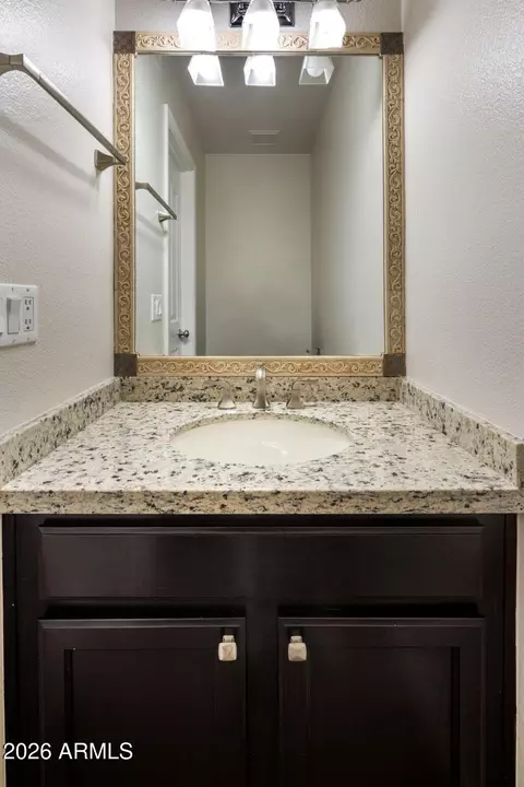 Bath - 4621 E Swilling Rd, Phoenix, AZ 85050 photo 1 of 4